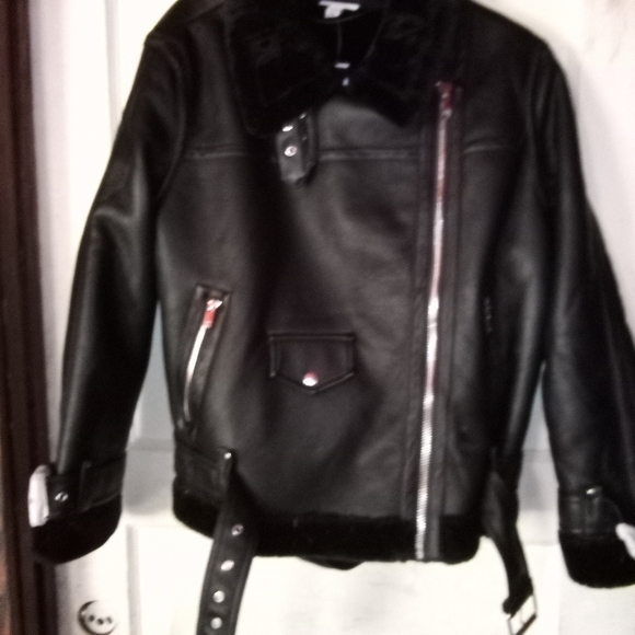 ASOS TOPSHOP Petite faux leather shearling aviator biker jacket in black 10 - Picture 5 of 7